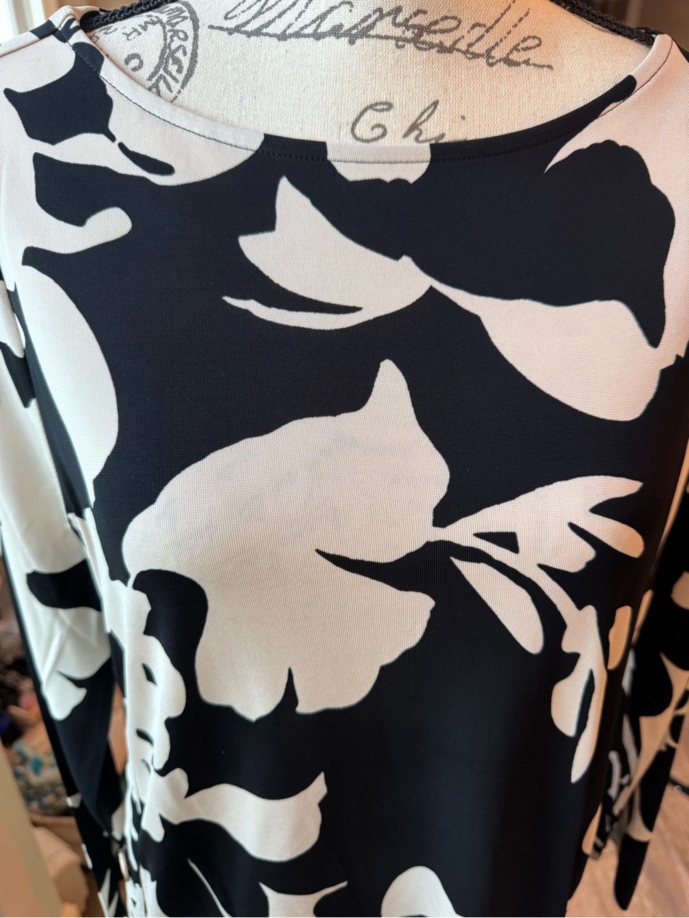 Chico's Black and Tan Floral Tunic NWT - Picture 12 of 12